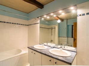 Rumah | Kamar mandi | Bathtub