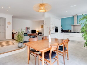 Dining - Luxury Modern Villa With Private Pool and Enclosed Garden in the Heart of the Vaucluse (Carpentras)