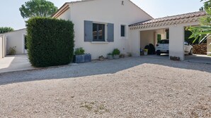 Unclassified image, 3 of 37, button - Luxury Modern Villa With Private Pool and Enclosed Garden in the Heart of the Vaucluse (Carpentras)