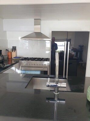 House | Private kitchen | Fridge, highchair - Cosy Holiday Home on Lake Veere (Kamperland)