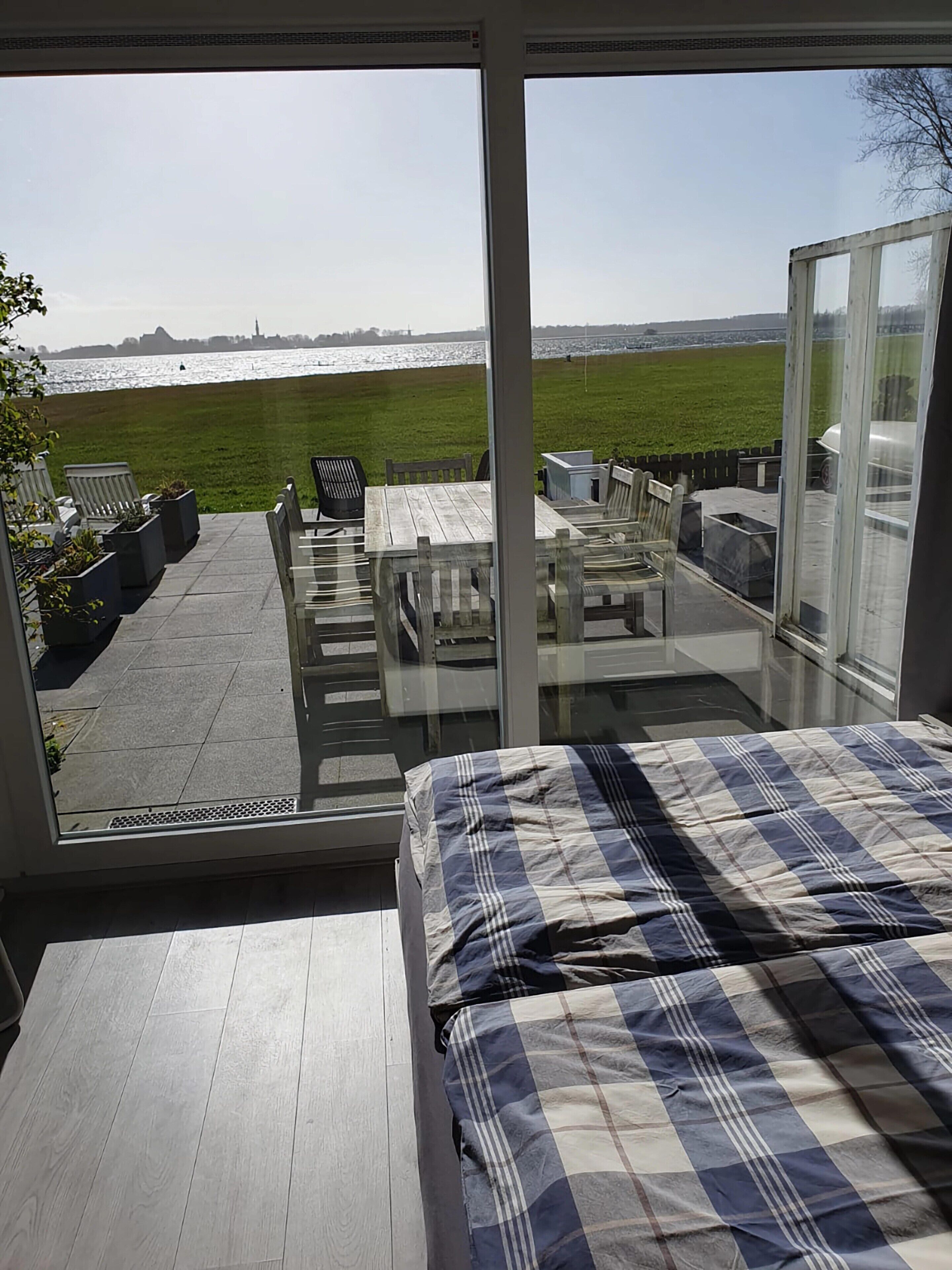 Casa | 3 habitaciones, muebles diferentes y tabla de planchar con plancha 