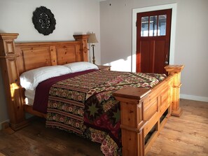 3 chambres, bureau, fer et planche à repasser, accès au Wi-Fi (inclus)