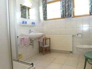 House | Bathroom | Shower, towels