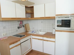 House | Private kitchen | Microwave, oven, dishwasher, highchair