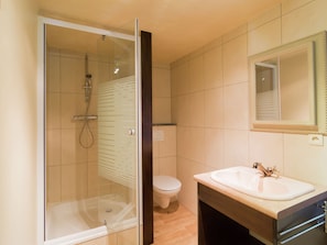 Shower - Lush Cottage in Vireux-wallerand With Terrace (Vireux-Wallerand)
