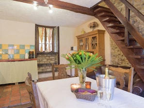 Dining - Lush Cottage in Vireux-wallerand With Terrace (Vireux-Wallerand)