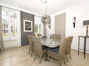 Dining - Scenic Villa in Provence With Private Pool and Garden With Barbecue (Draguignan)