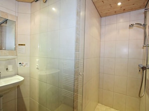 Bathroom | Shower, towels