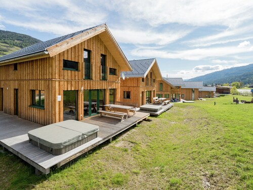 Welcoming Chalet With hot tub