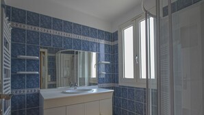 Unclassified image, 5 of 23, button - Endearing Apartment in Arromanches-les-bains Nearby the Sea With View on the Harbour (Arromanches-les-Bains)