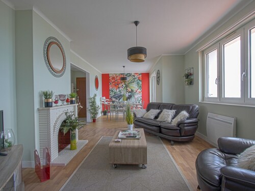 Endearing Apartment in Arromanches-les-bains Nearby the Sea With View on the Harbour