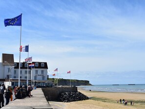 Exterior - Endearing Apartment in Arromanches-les-bains Nearby the Sea With View on the Harbour (Arromanches-les-Bains)
