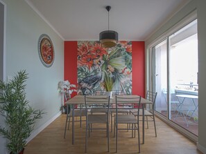 Dining - Endearing Apartment in Arromanches-les-bains Nearby the Sea With View on the Harbour (Arromanches-les-Bains)