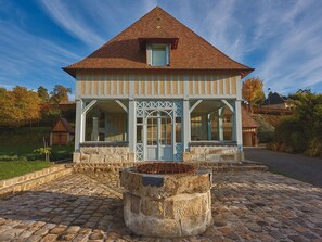Exterior - Gite With a Beautiful View of Farmlands in Trouville-sur-mer (Trouville-sur-Mer)