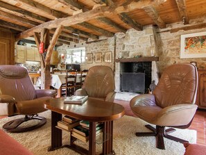 Living room - Spacious Farmhouse With Private Garden in Saint-cybranet (Saint-Cybranet)