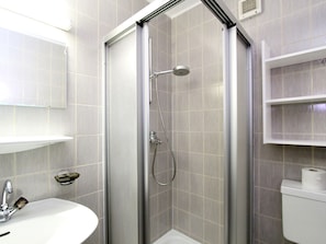 Apartment | Bathroom | Shower, towels