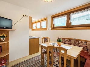 Apartment | Dining