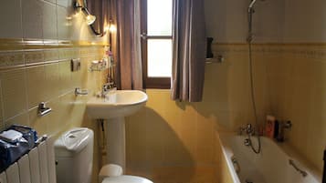 House | Bathroom | Combined shower/bathtub