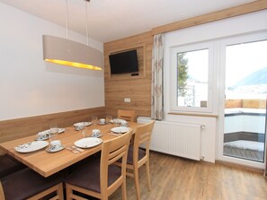 Living room - Apartment on a Ski-slope in Ischgl With Sauna & Balcony (Ischgl)