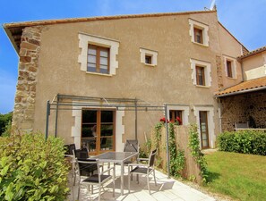 Exterior - Cottage in France With Private Terrace (Roussines)
