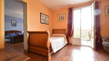 House | 3 bedrooms, individually furnished