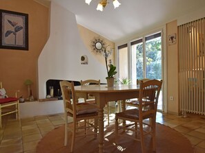 Dining - Modern Villa in Cournonterral, With Large Garden, Private Pool and Terrace (Cournonterral)