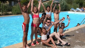 Outdoor pool - Detached Chalet With Dishwasher, on the Banks of the Lot (Castelmoron-sur-Lot)