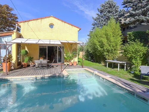 Amazing Holiday Home With Pool in Aix-en-provence