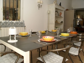 Dining - Amazing Holiday Home With Pool in Aix-en-provence (Aix-en-Provence)