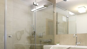 Unclassified image, 4 of 18, button - Spacious Apartment in Salzburg With Sauna (Piesendorf)