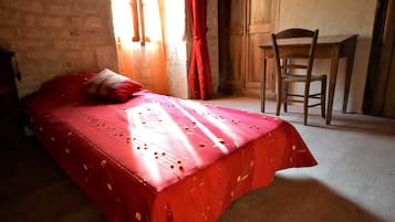 House | 3 bilik tidur, dilengkapkan perabot secara berasingan, cadar katil