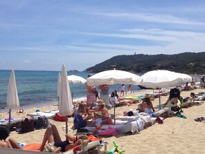 Beach - Charming Villa in Cavalaire-sur-mer With Pool (Cavalaire-sur-Mer)