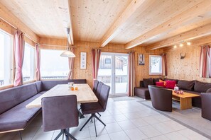 Chalet | Living room | TV - Chalet in Dachstein West With Shared Pool (Annaberg-Lungoetz)