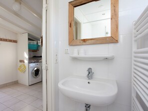 Ferienhaus | Badezimmer | Dusche, Handtücher