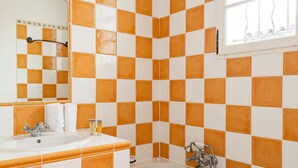 Bathroom - Nice Villa With Dishwasher and Whirlpool, Golfcourse at 1 km (Fayence)