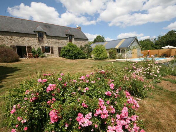 Exterior - Beautiful Holiday Home in Baye With Private Swimming Pool (Baye)