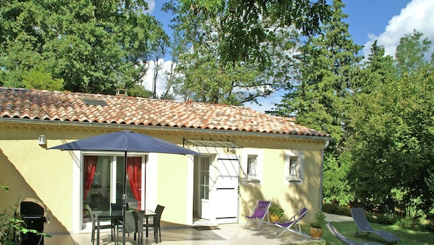 Exterior - Recently Built Villa With Shared Swimming Pool Near the Village of Piolenc (Piolenc)