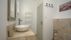 Bathroom - Recently Built Villa With Shared Swimming Pool Near the Village of Piolenc (Piolenc)