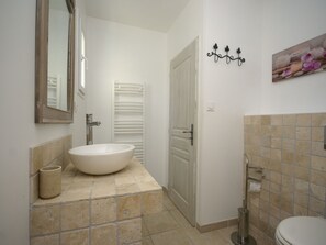 House | Bathroom | Shower - Recently Built Villa With Shared Swimming Pool Near the Village of Piolenc (Piolenc)