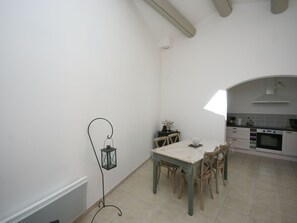 Dining - Recently Built Villa With Shared Swimming Pool Near the Village of Piolenc (Piolenc)