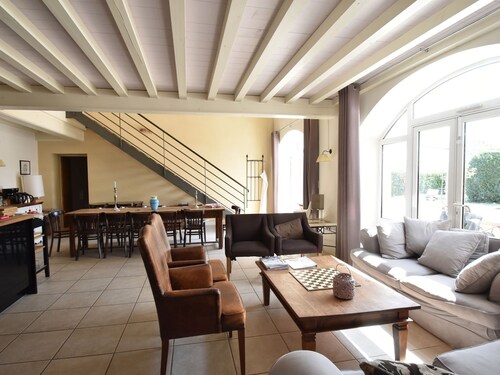 Attractive Mansion in Vinzelles With Swimming Pool