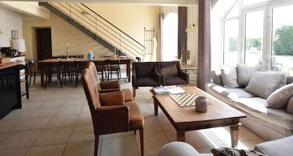Attractive Mansion in Vinzelles With Swimming Pool