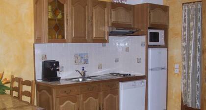 Cottage in Vaires-sur-marne by Forest Lake