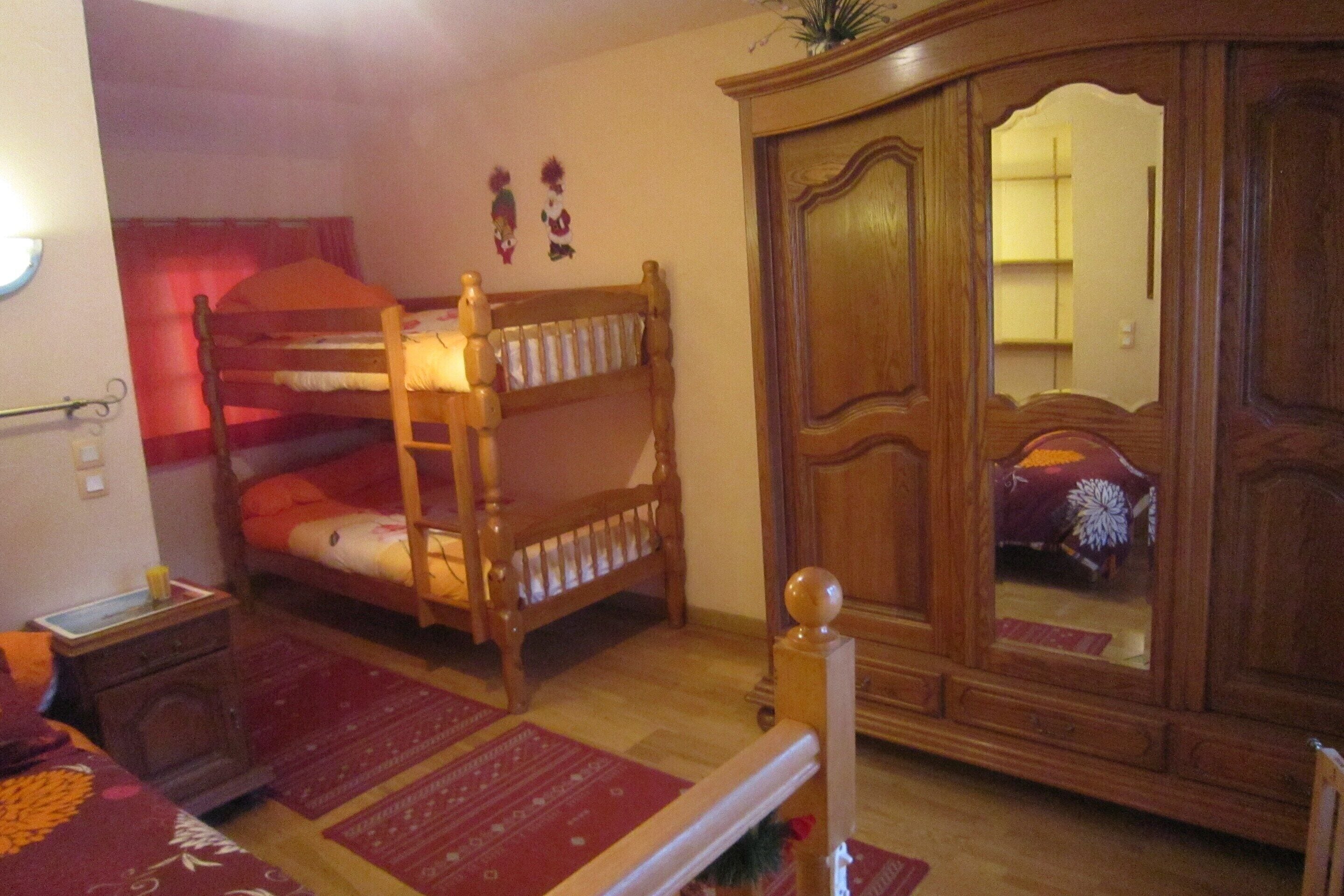1 bedroom, bed sheets