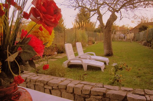 Cottage in Vaires-sur-marne by Forest Lake