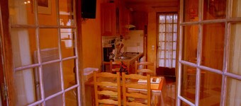 Cottage in Vaires-sur-marne by Forest Lake