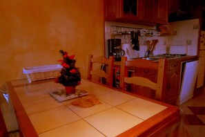 Cottage | Dining - Cottage in Vaires-sur-marne by Forest Lake (Vaires-sur-Marne)