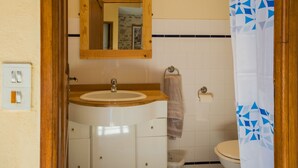 Unclassified image, 5 of 29, button - Authentic City House in the old Centre of Puy L'eveque, Directly by the Lot (Puy-l'Eveque)