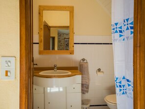 Ferienhaus | Badezimmer | Dusche, Handtücher