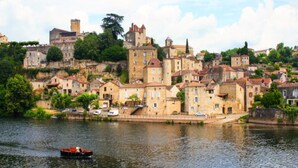 Unclassified image, 3 of 29, button - Authentic City House in the old Centre of Puy L'eveque, Directly by the Lot (Puy-l'Eveque)